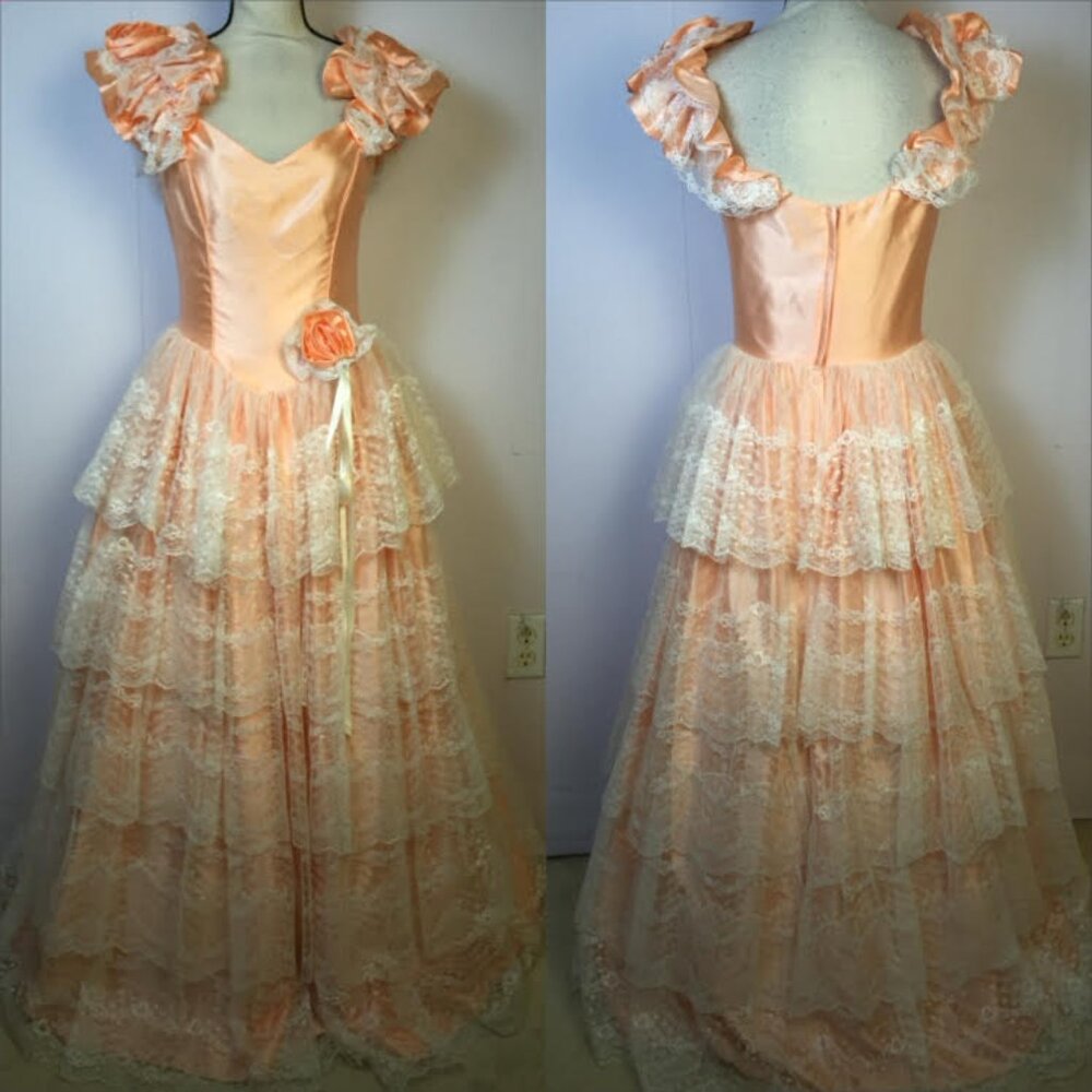 Vtg 1980s Flirtations Prom Gown Dress (Chest 35", Waist 30") Peach Satin Lace